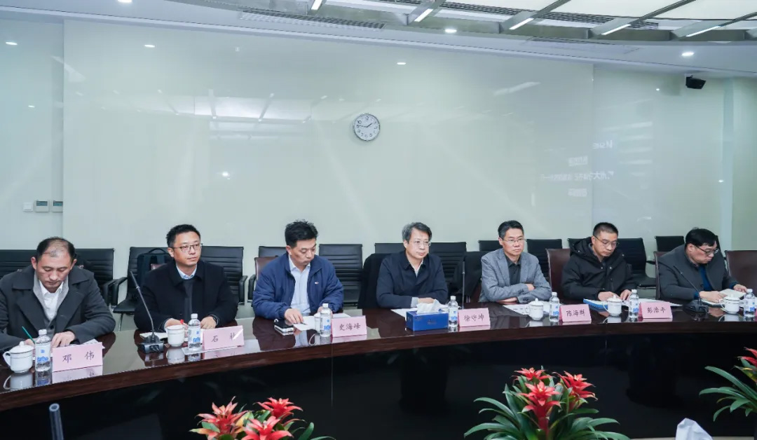 常州大學(xué)徐守坤書(shū)記、陳海群校長(zhǎng)一行蒞臨神開(kāi)參觀考察(圖5)